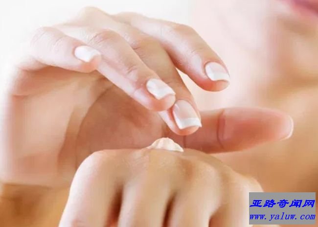使用指甲膏