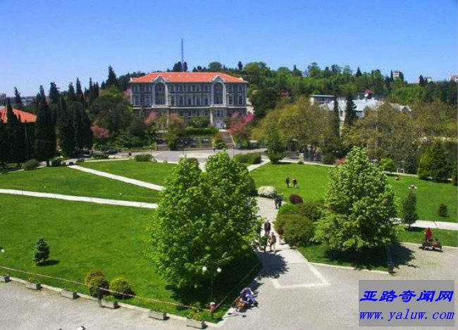 土耳其海峡大学