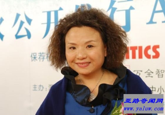  何巧女