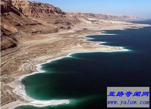 死海，以色列(最大深度低于海平面:1312英尺)
