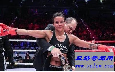 丹尼斯·凯霍兹 丹尼斯·凯霍兹