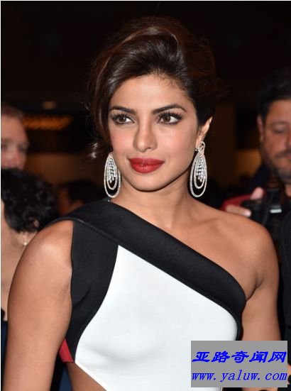 宝莱坞最富有的女演员:朴雅卡·乔普拉 净资产:1200万美元 宝莱坞最富有的女演员:朴雅卡·乔普拉 净资产:1200万美元