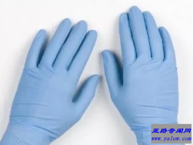 戴橡胶手套