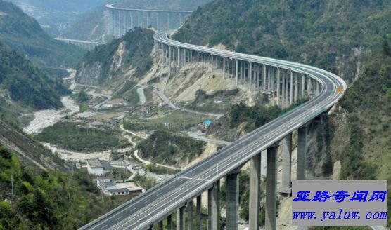 云端上的高速公路,最美花海雅西高速公路 云端上的高速公路,最美花海雅西高速公路