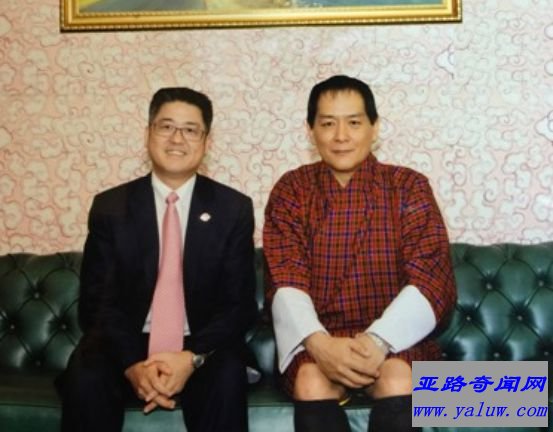 第四代不丹国王 推行民主自降王权 第四代不丹国王 推行民主自降王权