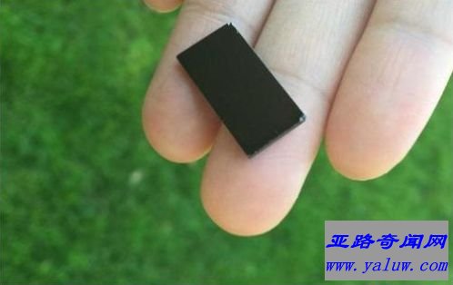 世界上最小的净水器 比电话卡还小