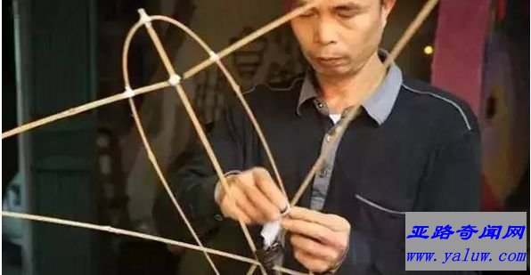 世界上最大的风筝 长达八公里的巨龙