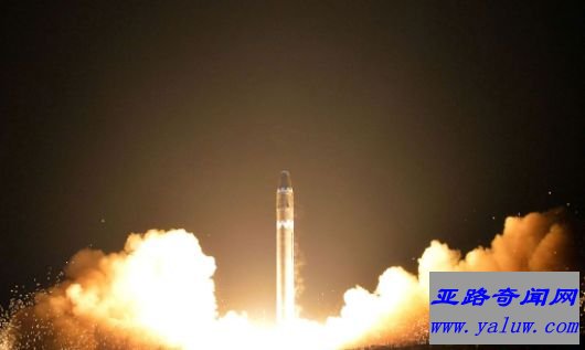 “火星-15”导弹升空