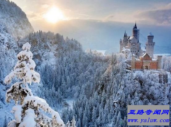 世界上最壮观的冰雪城堡,如同画集般美丽的初雪城堡 世界上最壮观的冰雪城堡,如同画集般美丽的初雪城堡