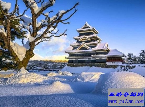世界上最壮观的冰雪城堡,如同画集般美丽的初雪城堡 世界上最壮观的冰雪城堡,如同画集般美丽的初雪城堡