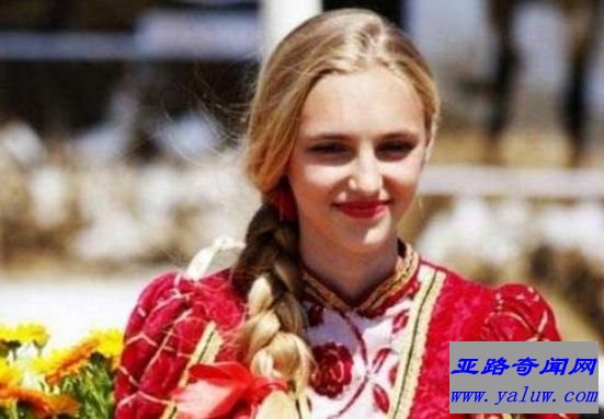 世界上最白的人种高加索人,中国的塔吉克族也在内 世界上最白的人种高加索人,中国的塔吉克族也在内
