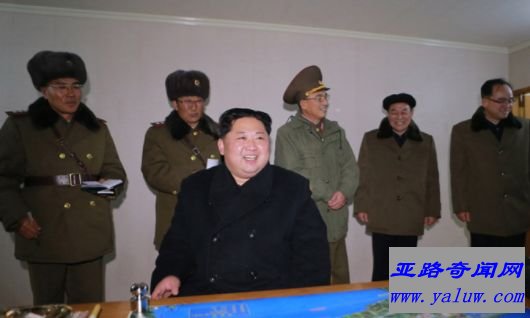 金正恩观看“火星-15”导弹发射