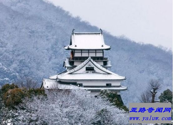 世界上最壮观的冰雪城堡,如同画集般美丽的初雪城堡 世界上最壮观的冰雪城堡,如同画集般美丽的初雪城堡